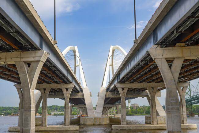 The new Interstate 74 Bridge spans the Mississippi River, linking Iowa and Illinois. (Photograph courtesy of Modjeski and Masters)